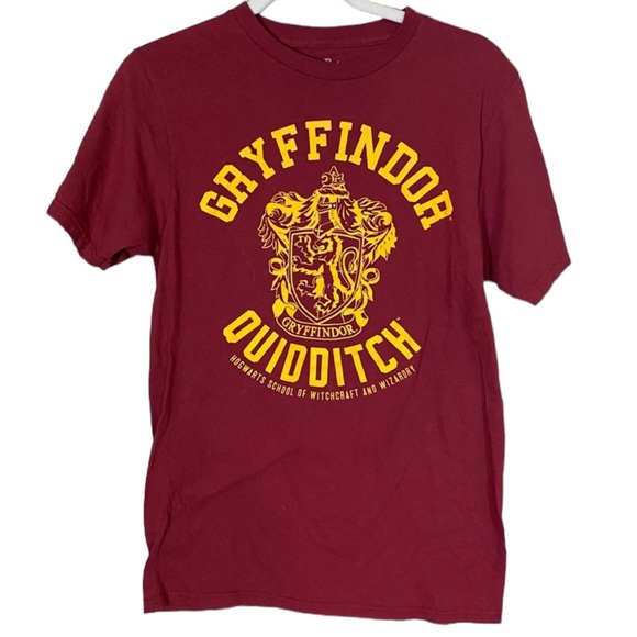 Harry Potter Red & Gold Gryfindor Quidditch T-Shirt Hogwarts Unisex Medium Top! - Picture 1 of 3